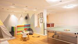 All the info about your holiday apartment in Stubaital ➔ Playroom with ping pong table, kids play table, and colorful padded wall